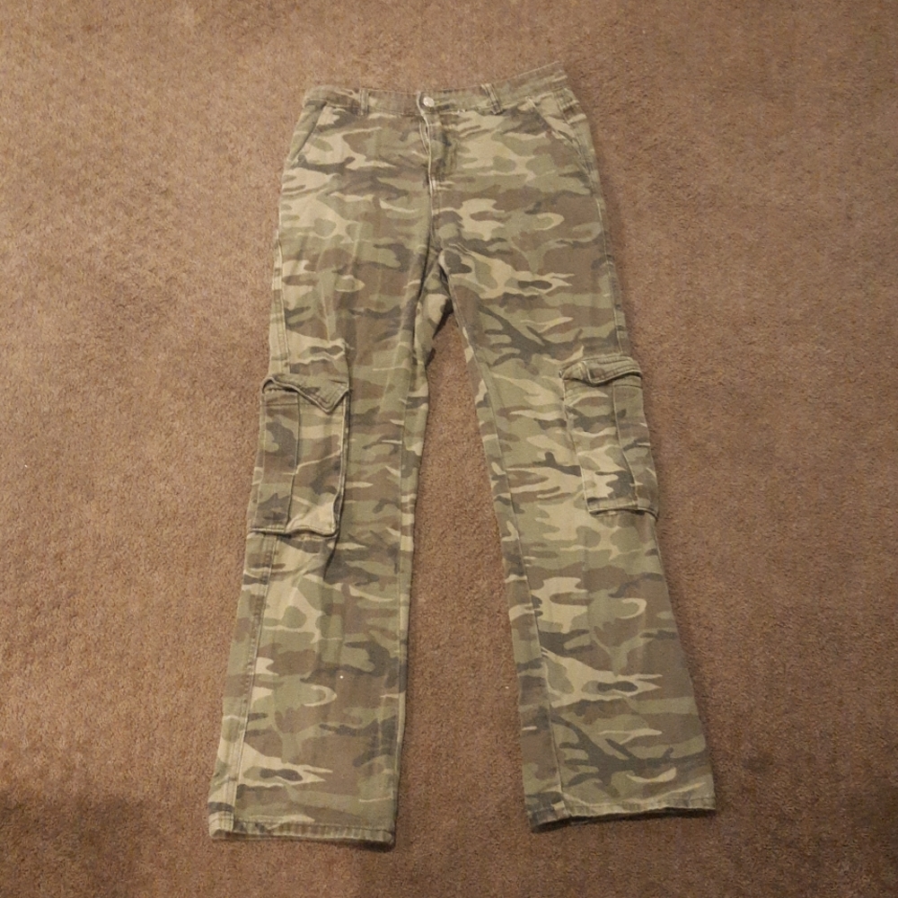 Mens Camo cargo Jean's hardly used quality